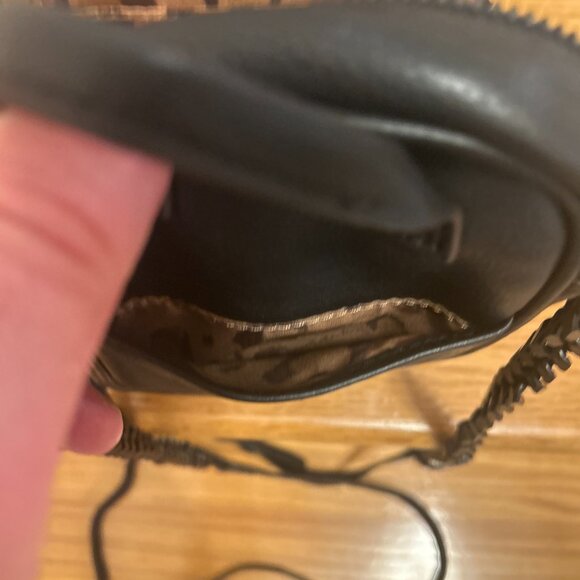 Aimee Kestenberg Tamitha Phone Pouch Crossbody Bag Black Leather VERY GOOD! - Picture 8 of 13